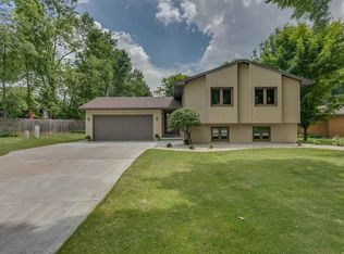 2227 Woodlawn Ln, Appleton, WI 54914