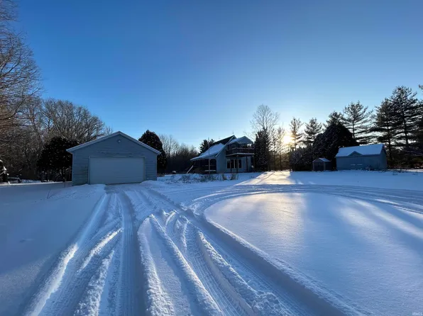 9511 Lost Bridge Rd W, Andrews, IN 46702