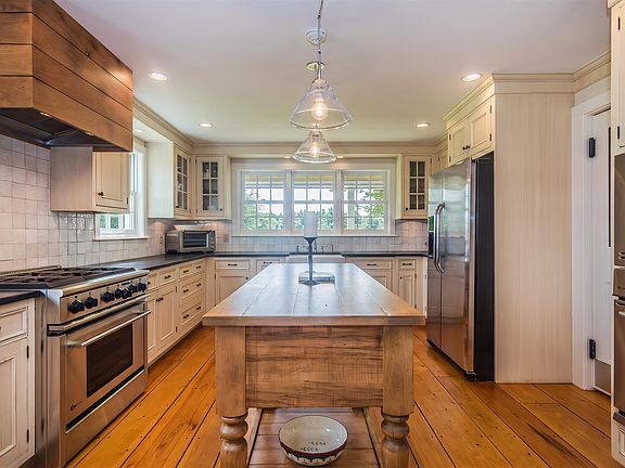 5th image of 226 Hoey Road