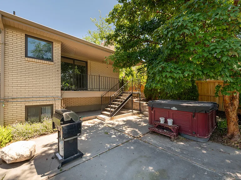 1362 S Embassy Way — Photo 28