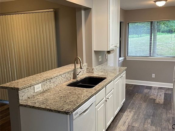 4th image of 3800 Rosemont Blvd APT 111B