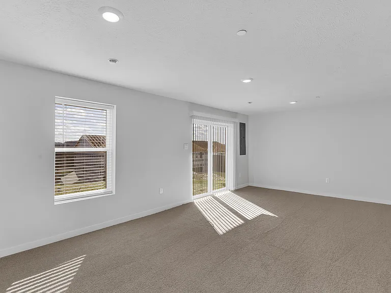 126 Scotland Ln — Photo 29