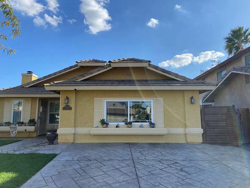 1206 W Avenue H4
