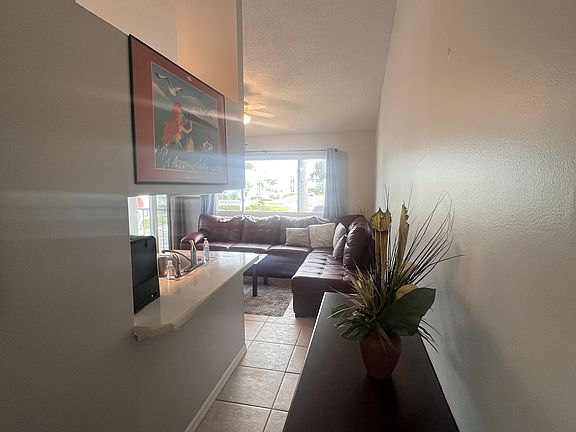 5th image of 426 Beach Park Ln #1