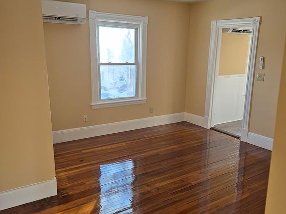 3rd image of 101-103 Daniels Ave #2