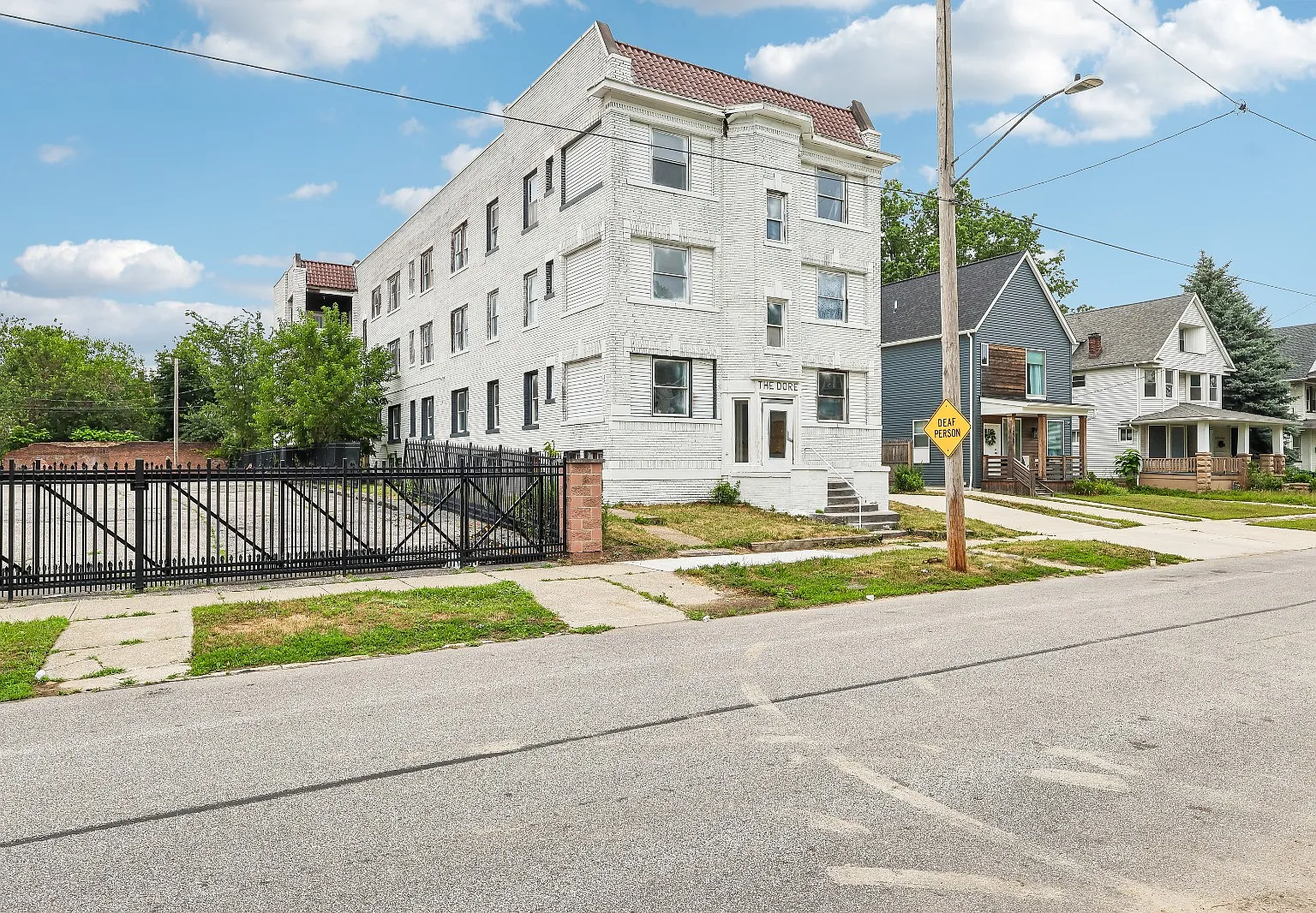 3 bed, 900 sqft, $1,350 — Photo 3