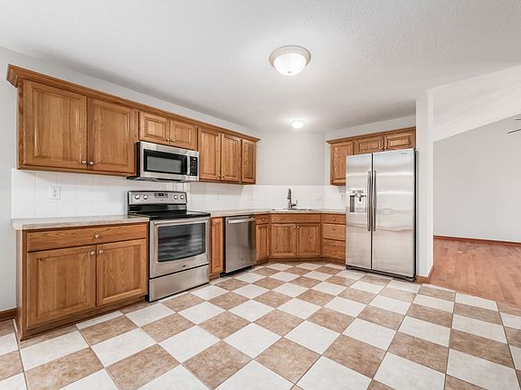 4th image of 532 Radcliff Dr