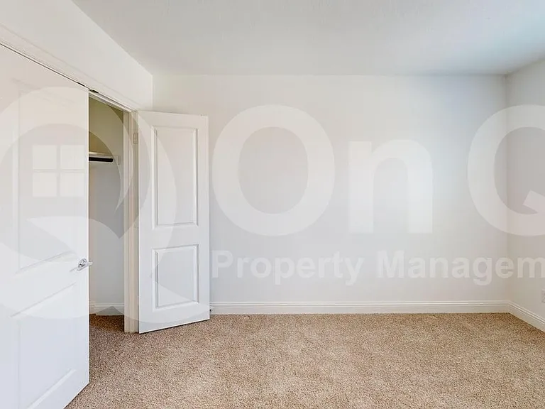 112 Baker St — Photo 17