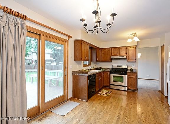 3rd image of 319 Foxfire Dr