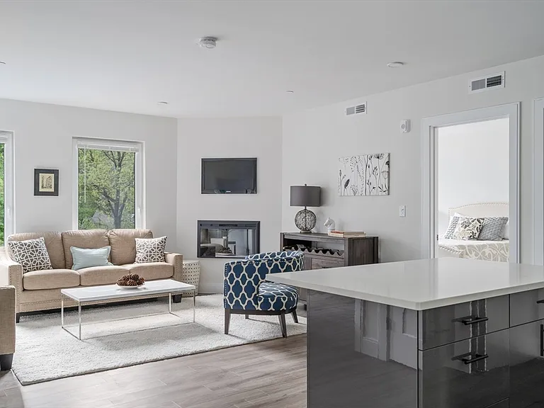 316 Belgrade Ave #201 — Photo 7