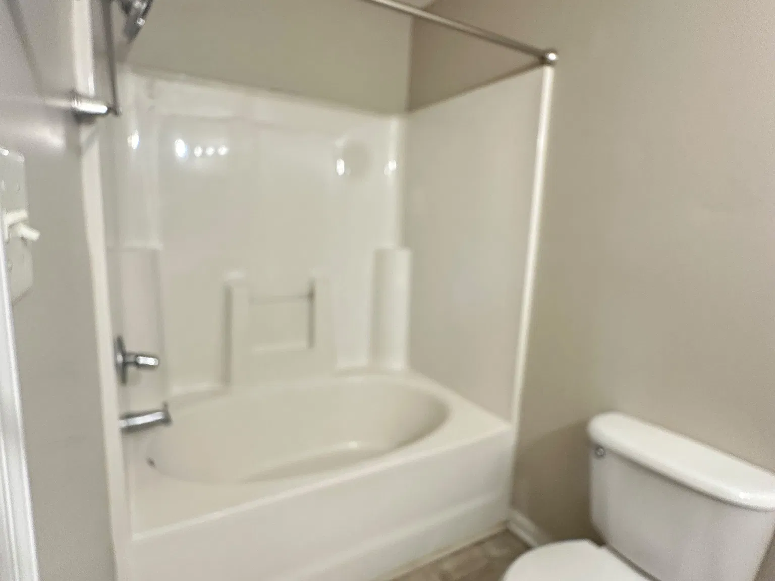 4 bed, 2.5 bath, 2100 sqft, $2,100 — Photo 3