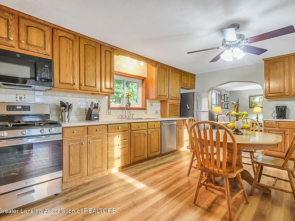 5th image of 706 E Higham St