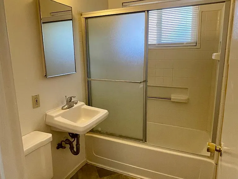 1412 Rodgers Rd — Photo 9