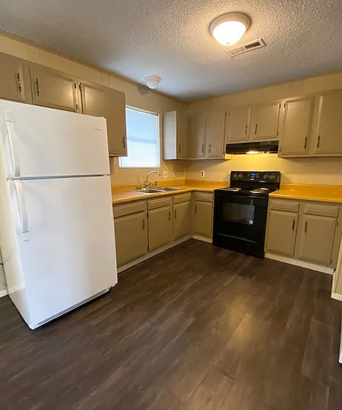 651 N Genevieve Ave — Photo 5