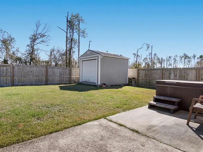 105 Christie Ln — Photo 18