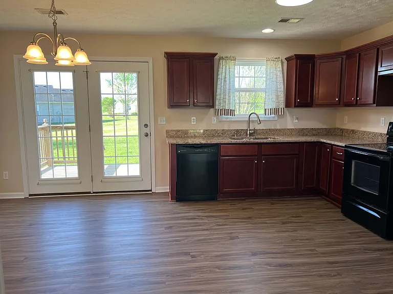 1705 Madison Ct — Photo 8