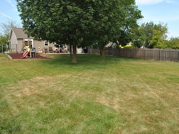 huge yard, cement patio