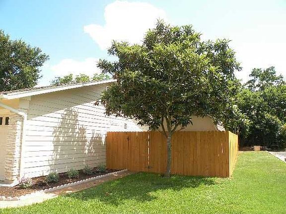 3rd image of 2209 Falcon Hill Dr