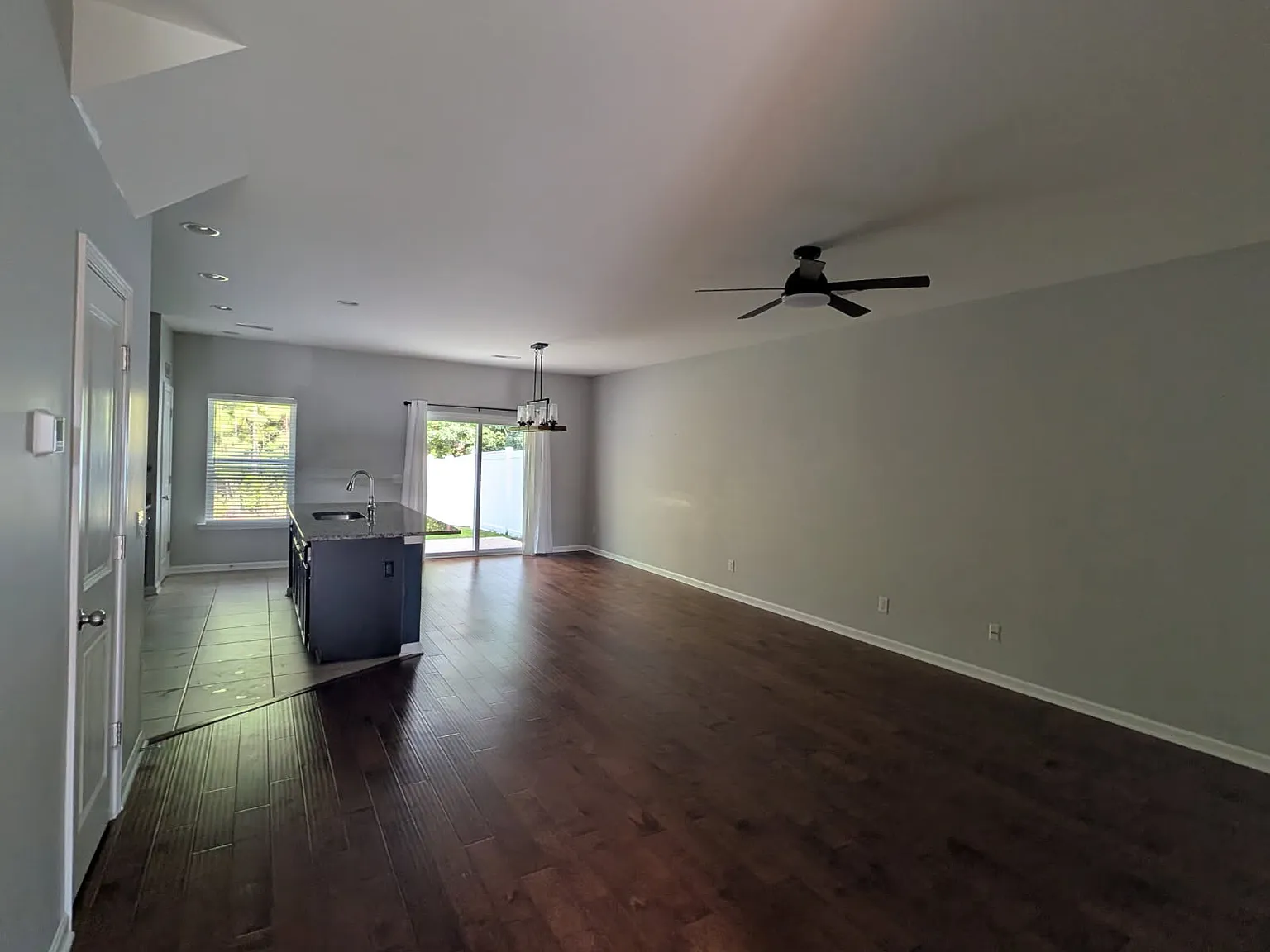 3 bed, 1656 sqft, $2,450 — Photo 2