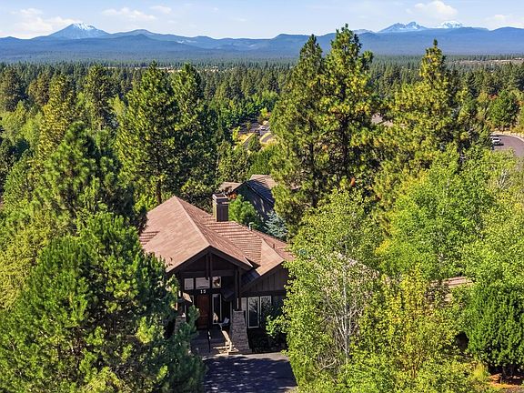 2nd image of 15 SW Quail Butte Pl