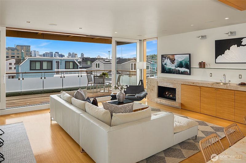 3rd image of 2369 Fairview Avenue E #6