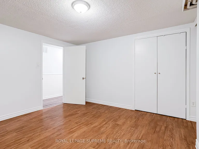 224 Christie St #LOWER — Photo 23