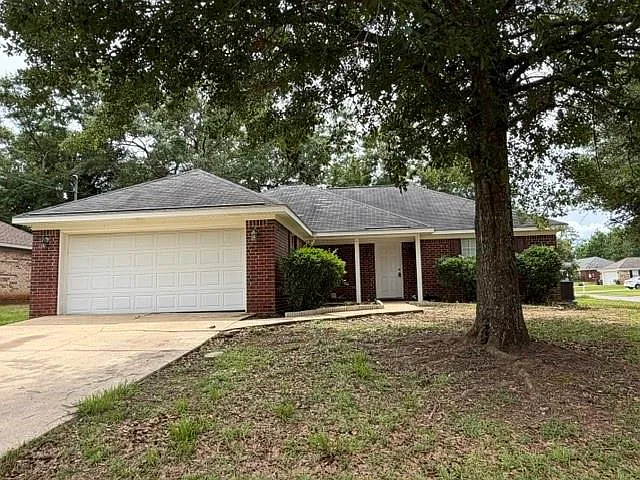 4 bed, 2.0 bath, 1752 sqft, $1,950 — Photo 2