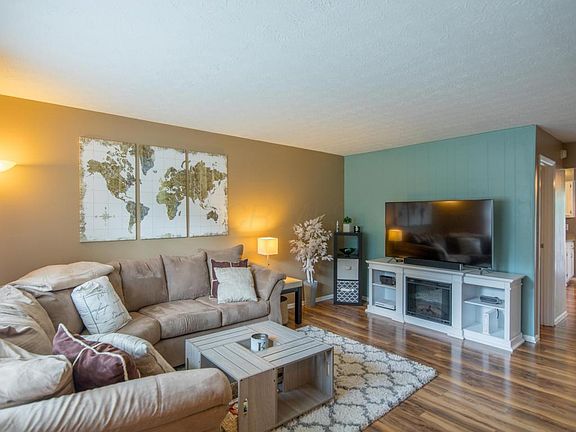 3rd image of 3523 Sunset Dr