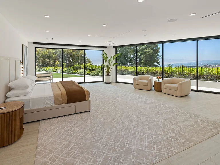 365 Trousdale Pl — Photo 30