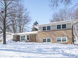 739 S 4th Ave, Libertyville, IL 60048