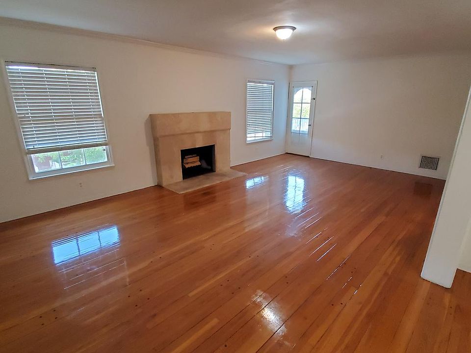 1st image of 425 Shirley Pl #1