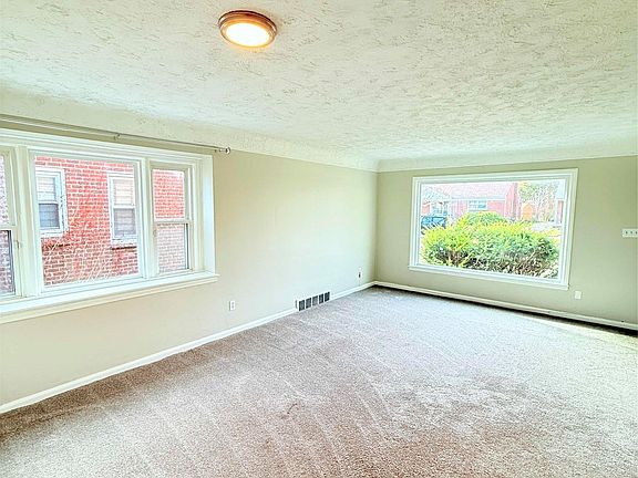 5th image of 19908 Heyden St