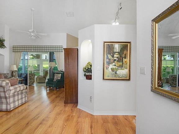 4th image of 4811 Sawgrass Lake Cir