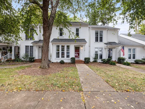 104 Pickett Ln, Cary, NC 27511