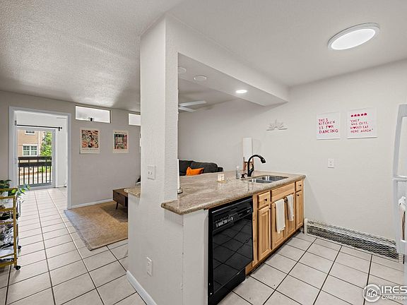 4th image of 1065 University Ave #121