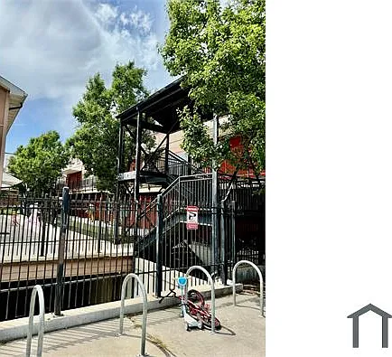 2 bed, 900 sqft, $1,779 — Photo 1