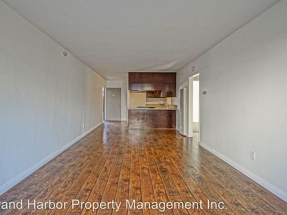 4th image of 2307 Carnegie Ln APT 02