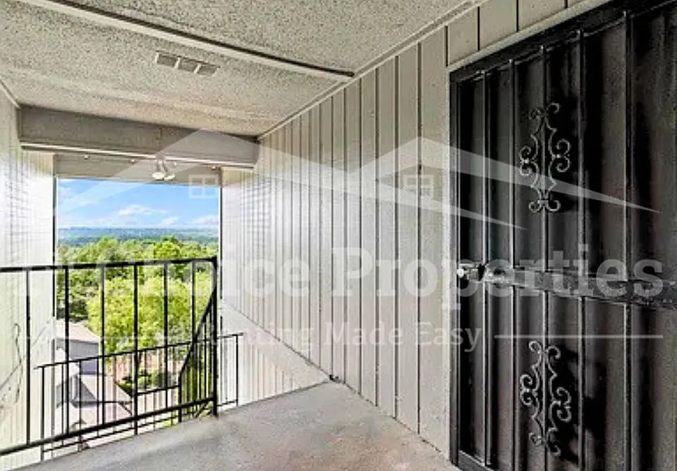 422 Skyview Drive Birmingham, AL 35209 - 1 — Photo 3
