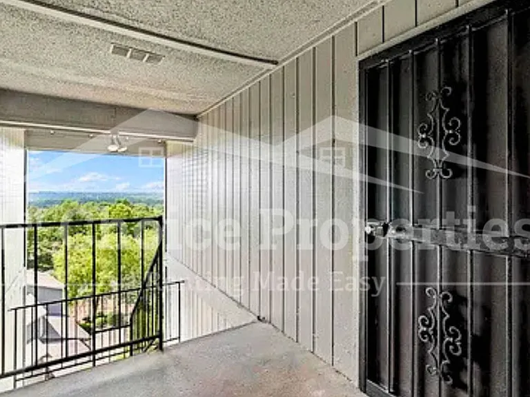 422 Skyview Dr #H — Photo 3