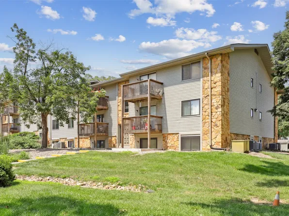 9533 University Ave APT 4, Clive, IA 50325