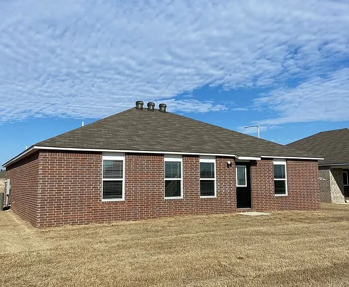 3961 Saddlecrest Dr — Photo 16