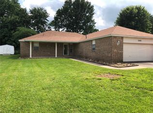 1202 W Cottonwood St, Rogers, AR 72758