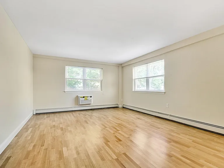 Heritage House Apartments — Photo 36