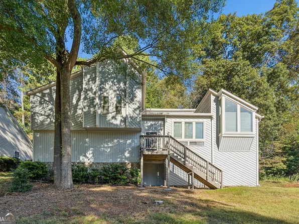 587 Farmbrook Trl NE, Kennesaw, GA 30144
