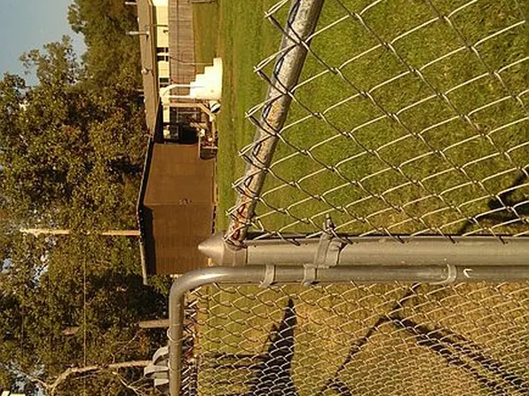 706 E 10th St, Hooks, TX 75561