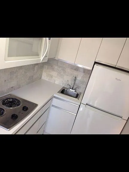 SW 21st St — Photo 3