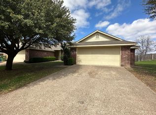 720 Park Meadows Dr, Hewitt, TX 76643