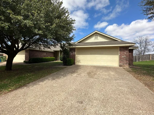 720 Park Meadows Dr, Hewitt, TX 76643
