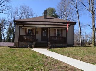 1149 W Lebanon St, Mount Airy, NC 27030