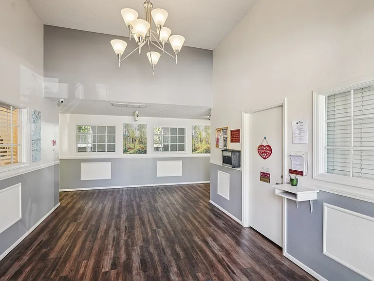 Georgetown Manor Apartments — Photo 31